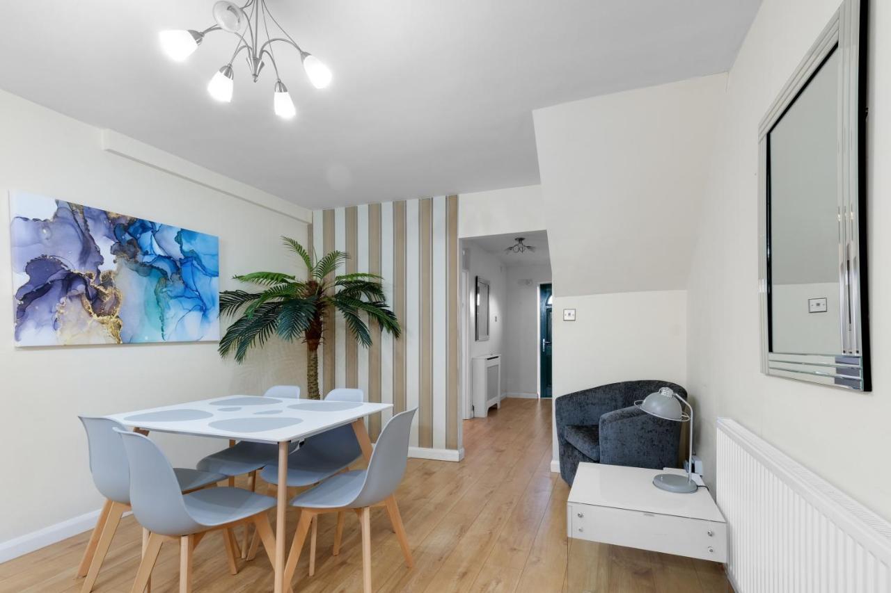 Staiforce 2 Bedroom House With Parking Maidenhead Exterior photo