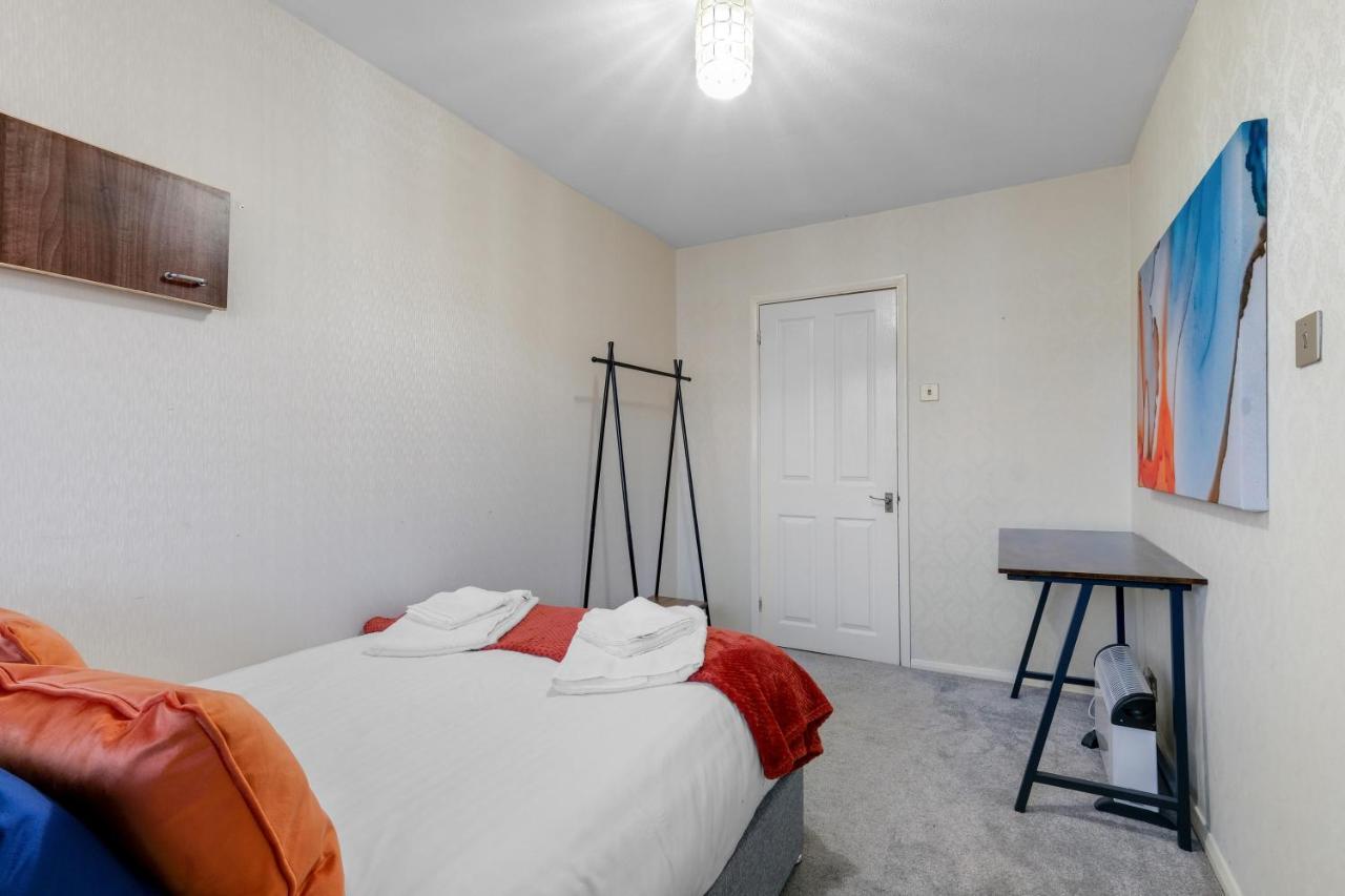 Staiforce 2 Bedroom House With Parking Maidenhead Exterior photo