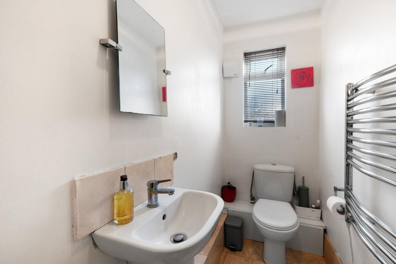 Staiforce 2 Bedroom House With Parking Maidenhead Exterior photo