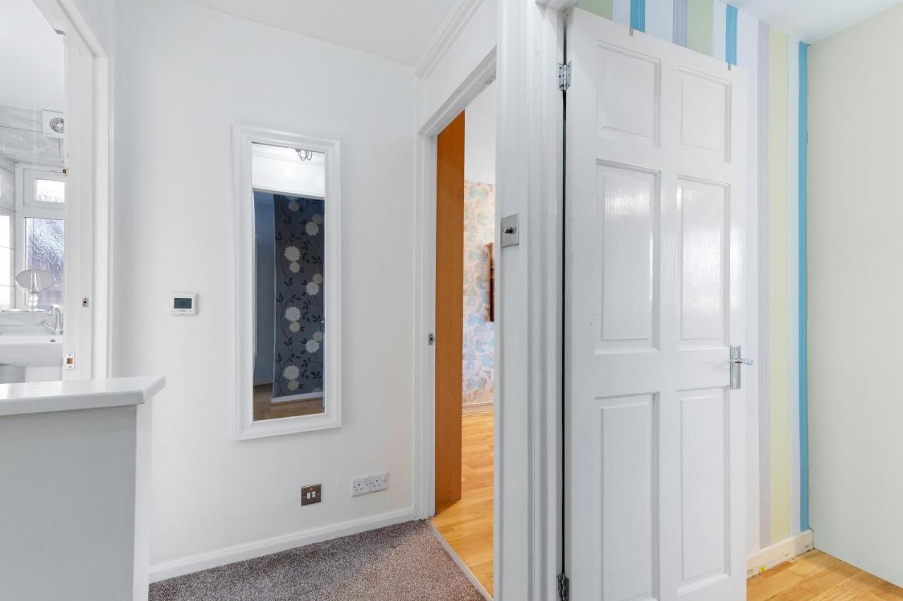 Staiforce 2 Bedroom House With Parking Maidenhead Exterior photo