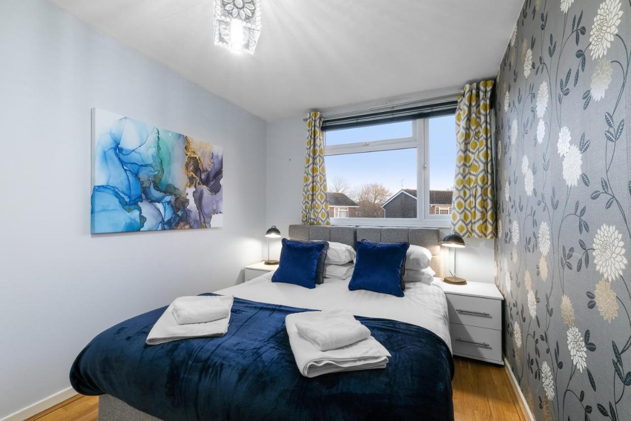 Staiforce 2 Bedroom House With Parking Maidenhead Exterior photo